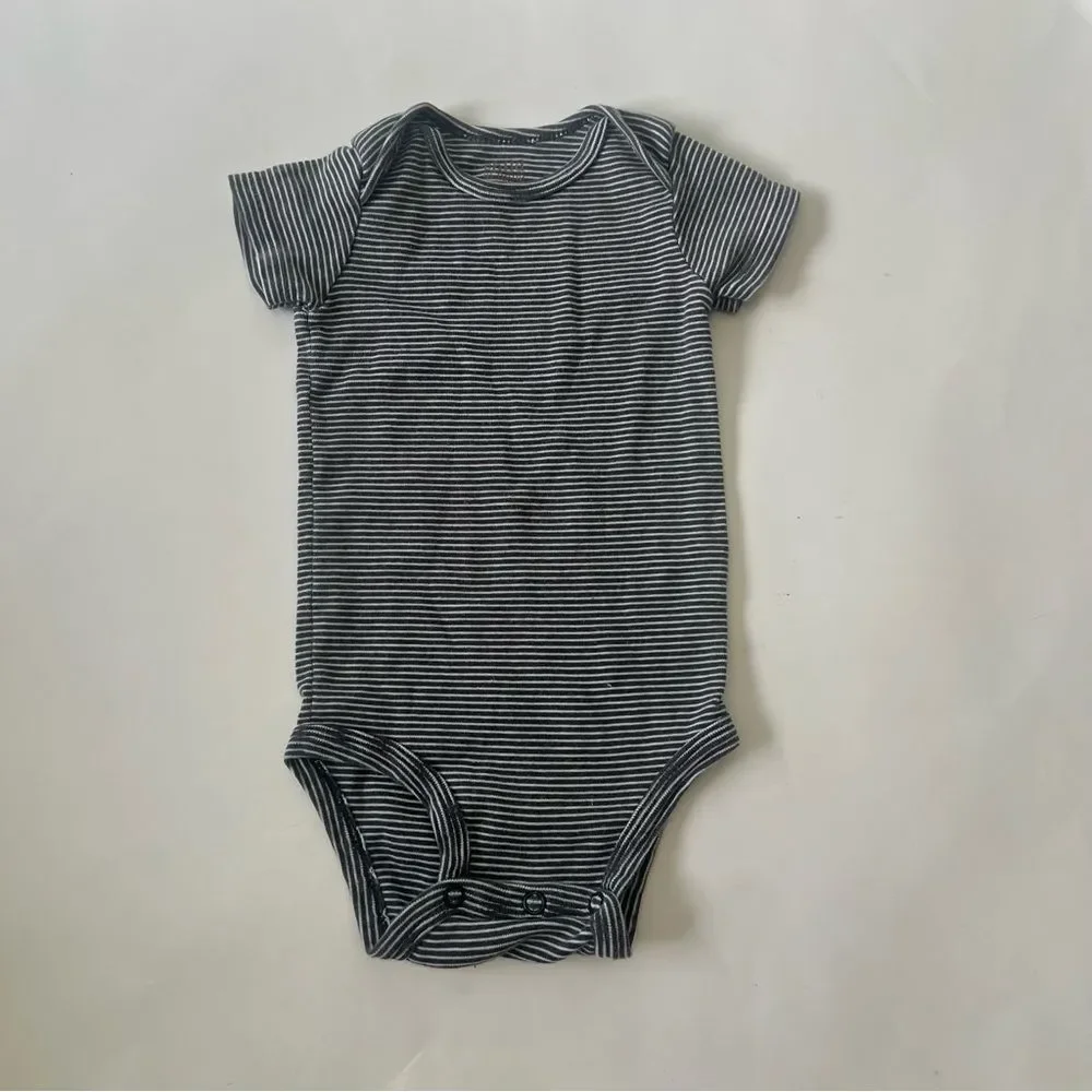 Bundle of Short Sleeve Onesie Bodysuit Baby Size 3 - 6 Months